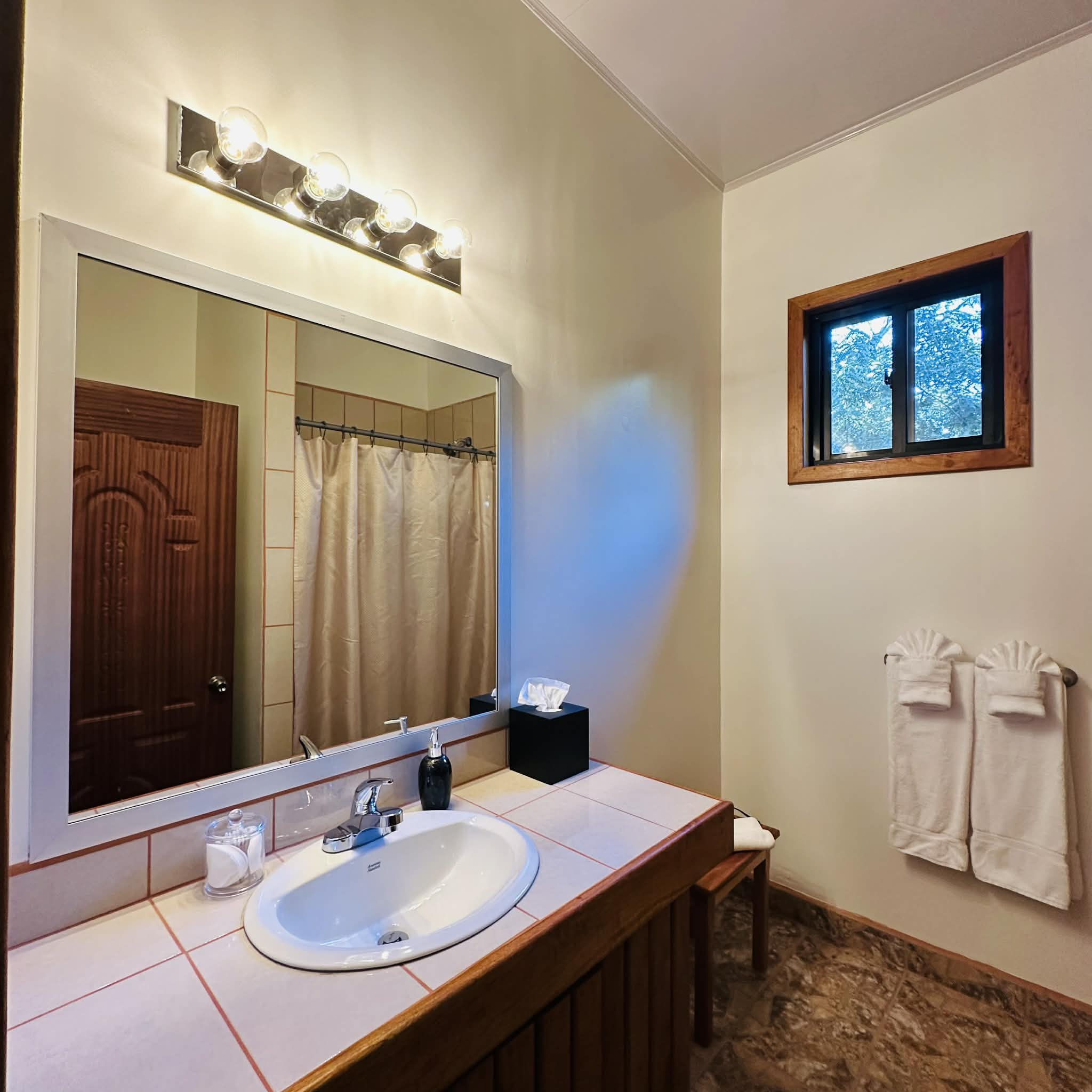 f5b60cc1-ec27-4863-94bd-b8facf0b3900